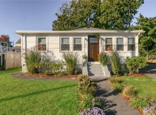 35 Bellman Ave, Warwick, RI 02889