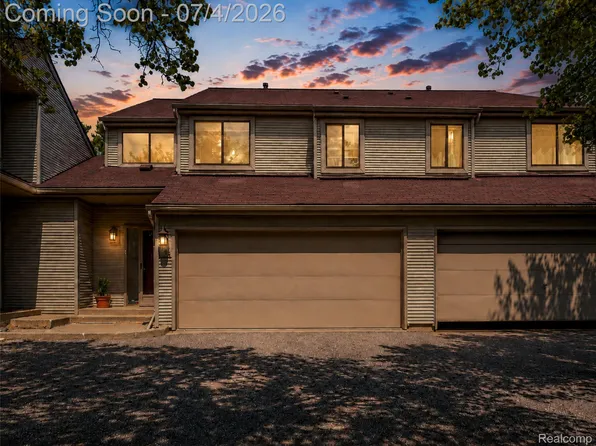 754 Ashley Cir, Rochester, MI 48307