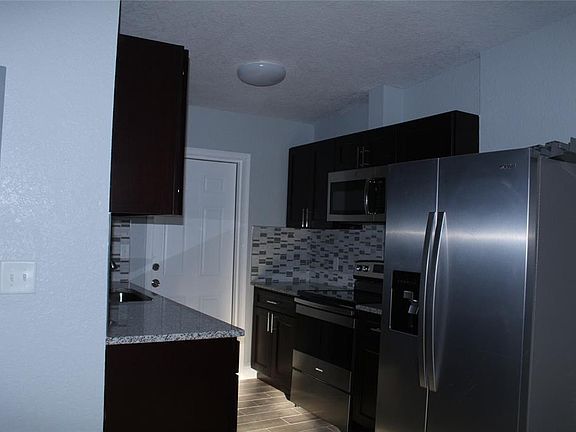 4th image of 415 W Lancaster Rd #6