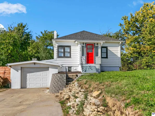 7824 N 36th St, Omaha, NE 68112