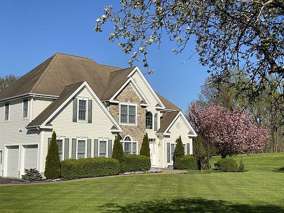 2nd image of 39 Autumn Chase Dr