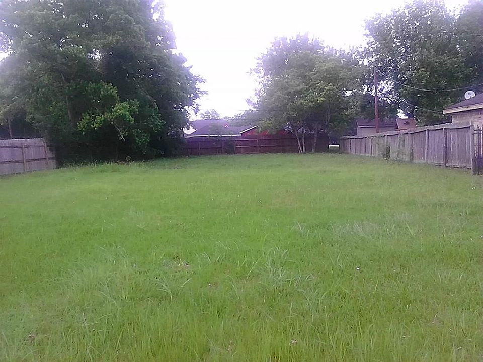 2nd image of 8423 Holiday Ln