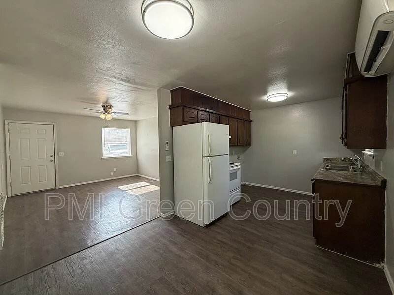 2 bed, 1.0 bath, 750 sqft, $838 — Photo 3