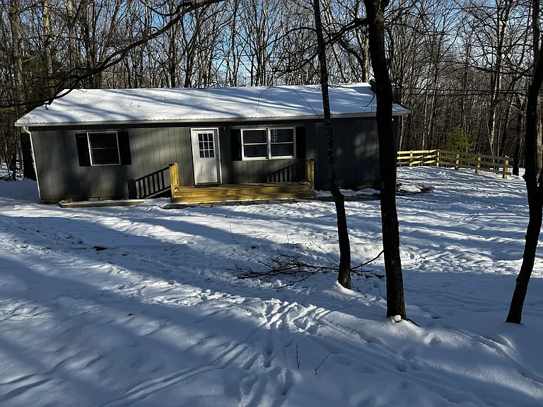 108 Cornelia Ln — Photo 2