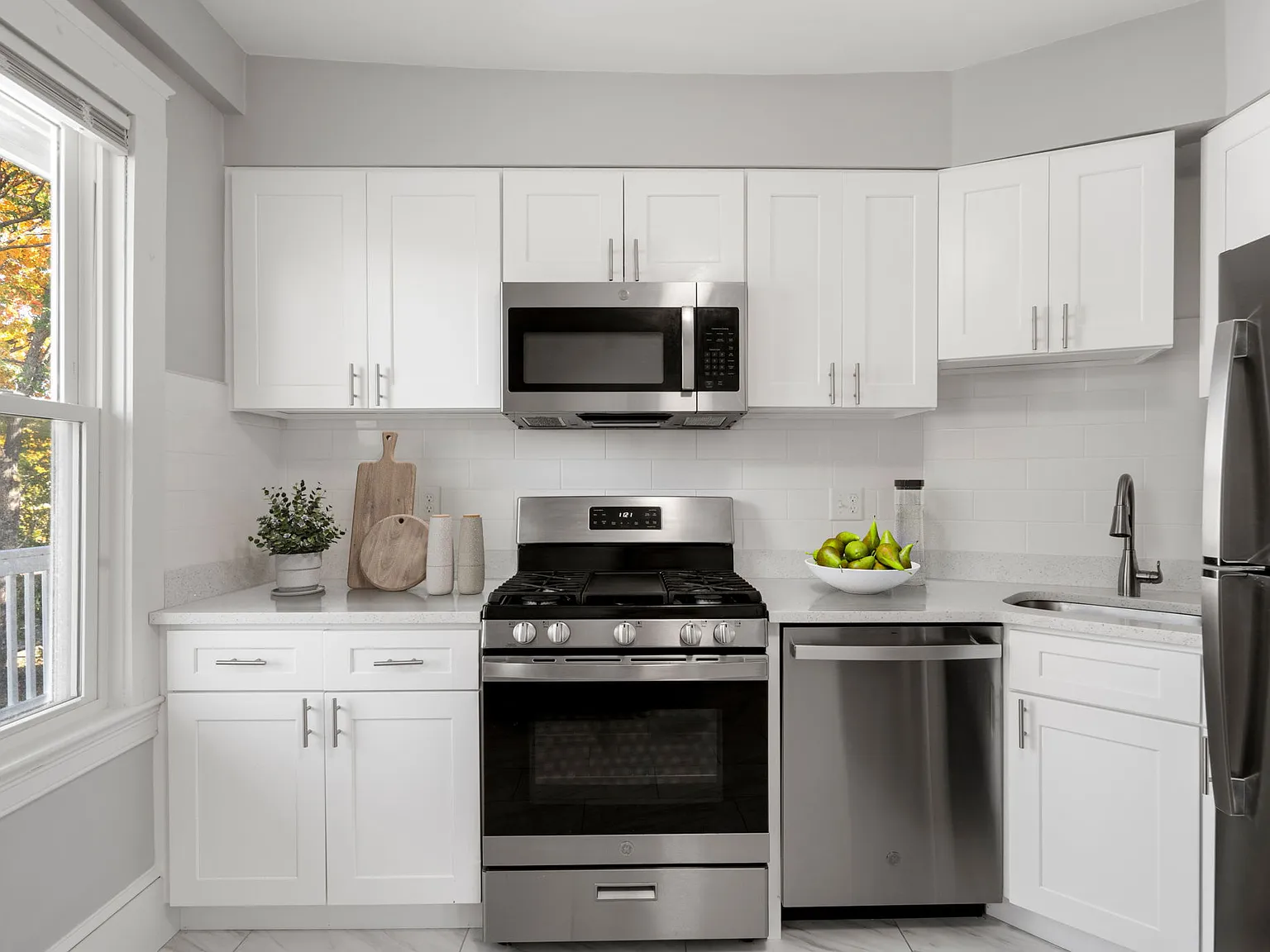 3 bed, 1200 sqft, $3,900 — Photo 3