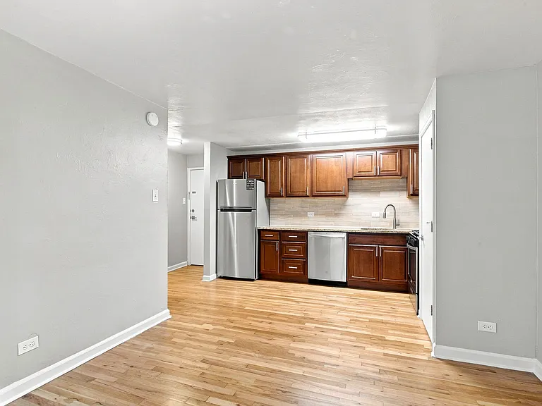 Logan Terrace — Photo 12