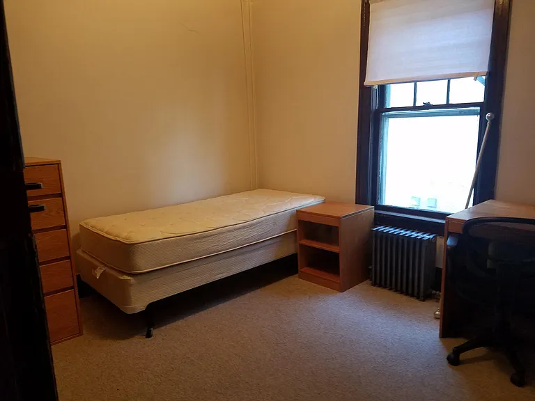 618 Stewart Ave #D — Photo 4