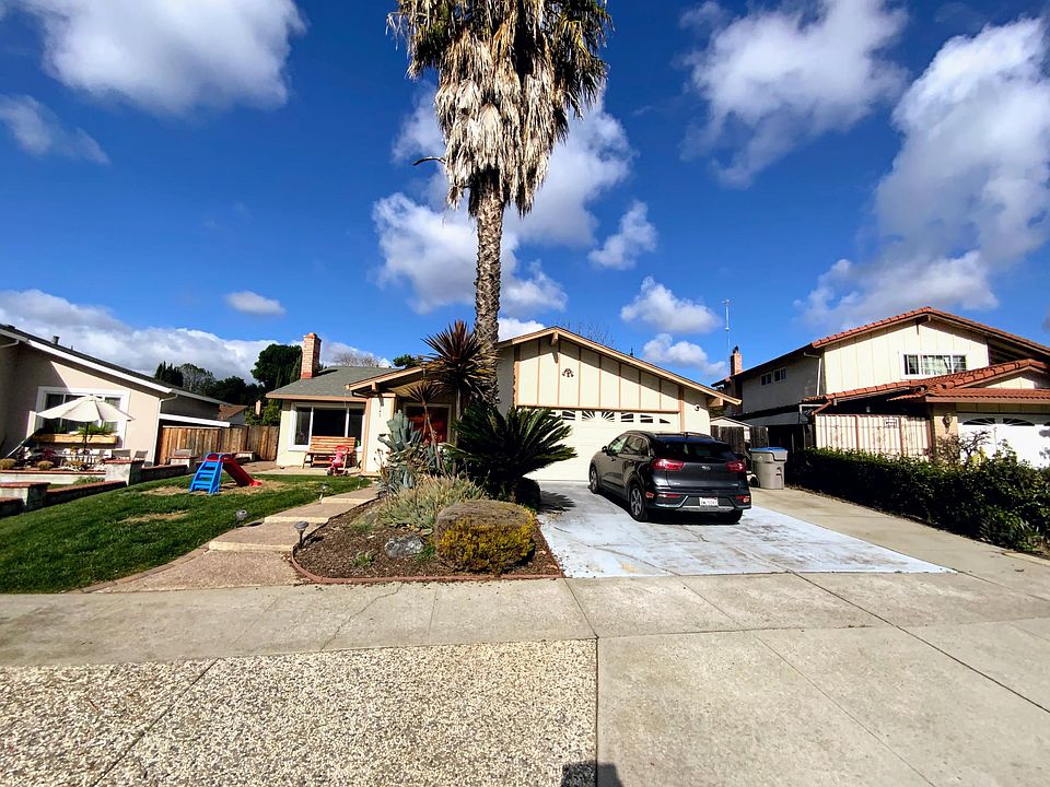 1st image of 143 Cheltenham Way