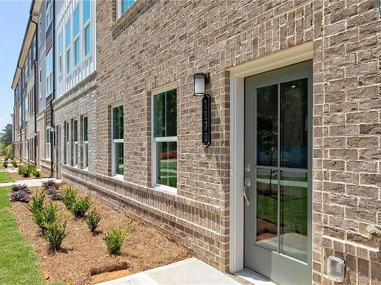 1009 Taylor Ct — Photo 30