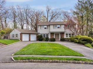 23 Coddington Ter, Livingston, NJ 07039