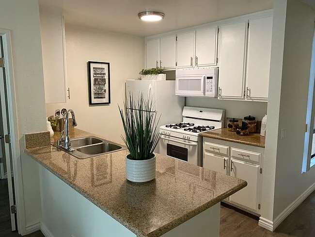 Westwood Executive House — Photo 4