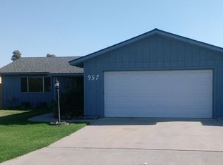 957 Moffat Dr, Hanford, CA