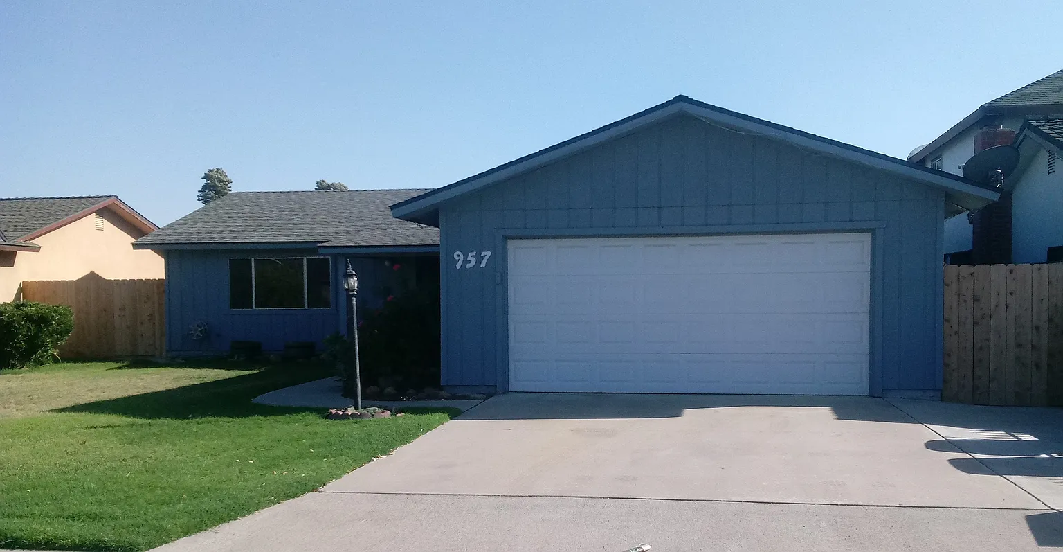 957 Moffat Dr photo 1
