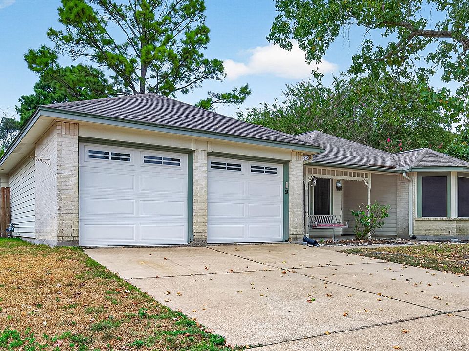 1st image of 8607 Greenleaf Lake Dr