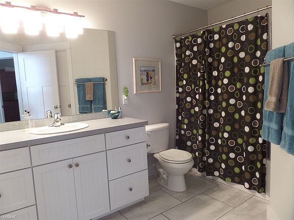 Full bath with tub/shower combo