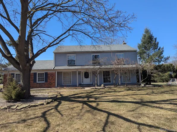 4603 Hedgewood Dr, Bloomfield Hills, MI 48301