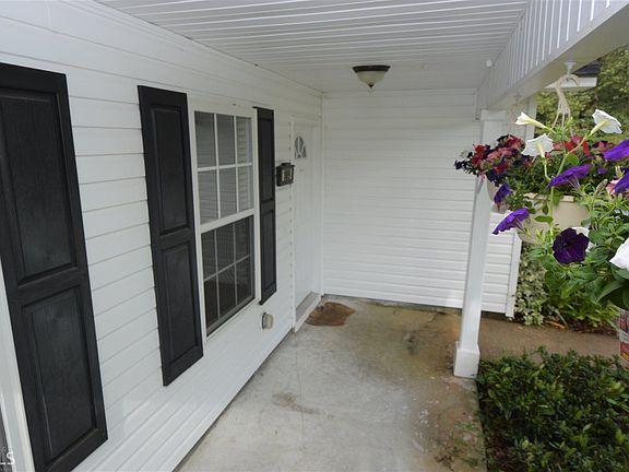 2nd image of 109 Sugar Plum Ln