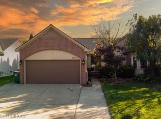 3076 Cedar Crest Dr, Troy, MI 48083