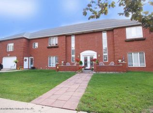 214 Kinghorn St, Staten Island, NY 10312