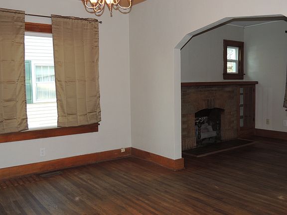Archway Separates Living Room from Formal Dining Room