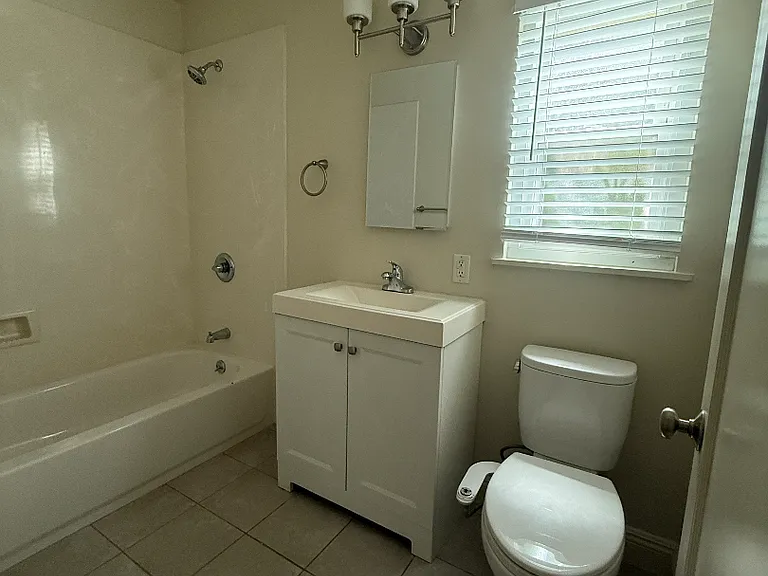 Vermont Street Apartments — Photo 6