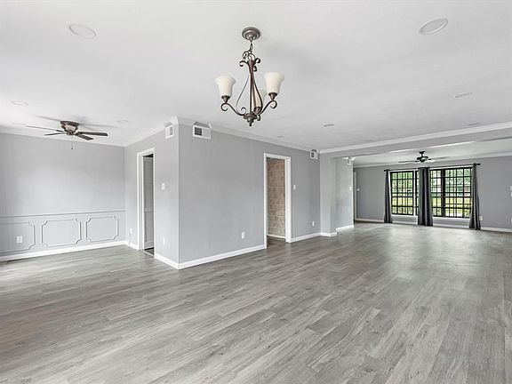 4th image of 10305 Briar Forest Dr