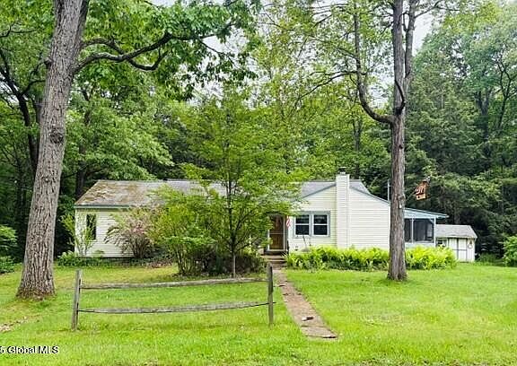 3rd image of 8 Lee Avenue