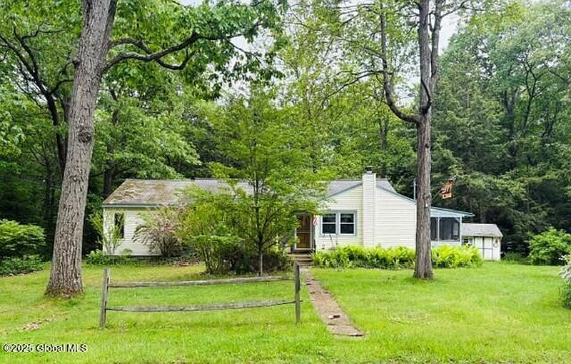 3rd image of 8 Lee Avenue