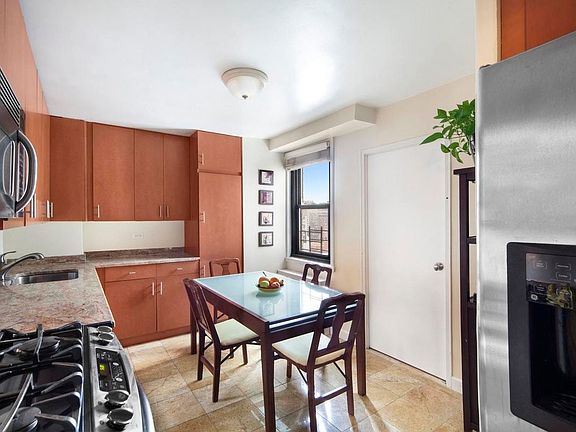 4th image of 401 E 89th St APT 17F