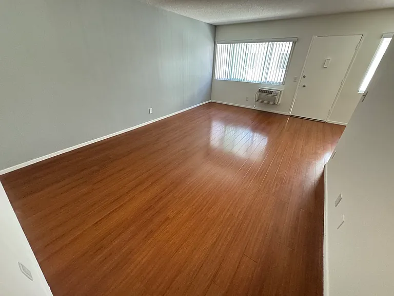 447 W Elk Ave #3 — Photo 14