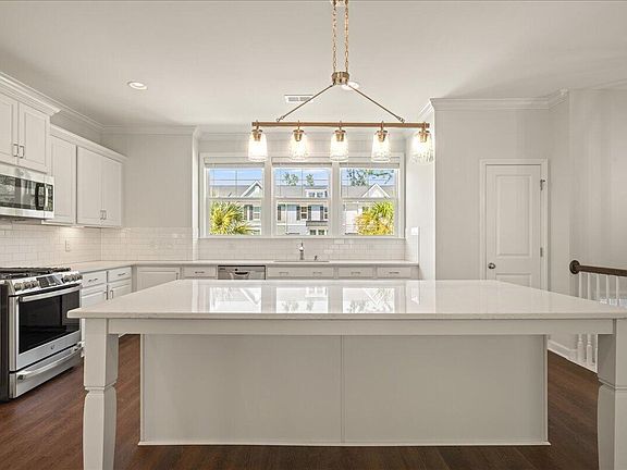 3rd image of 1546 Moss Spring Rd