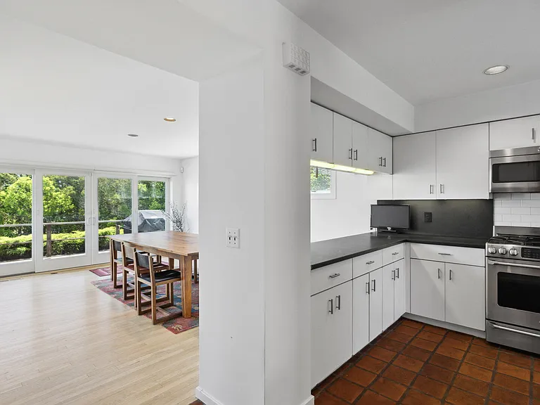 726 Flying Point Rd — Photo 12