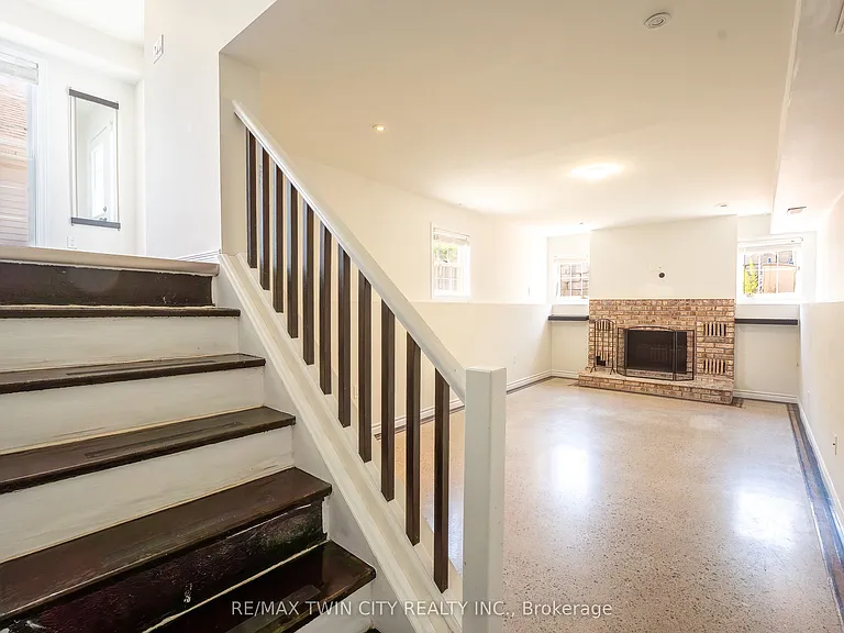 15 Milfoil Cres #B — Photo 5