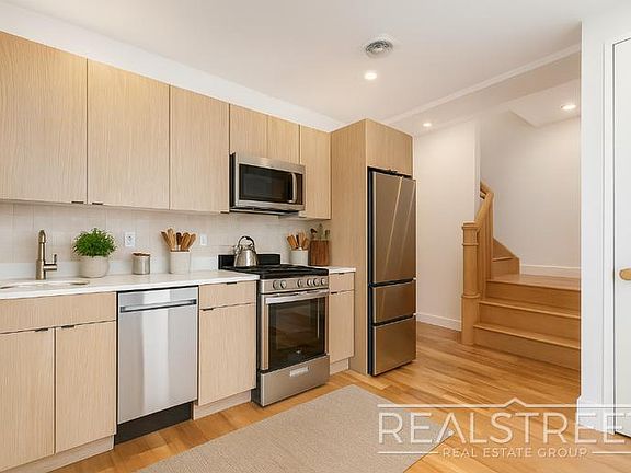 3rd image of 522 Eastern Pkwy #2F