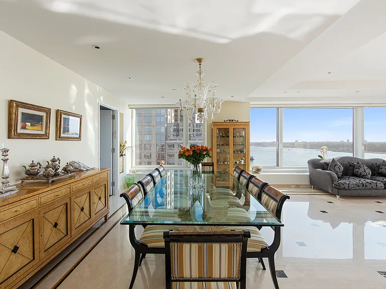 240 Riverside Blvd #28BC — Photo 3