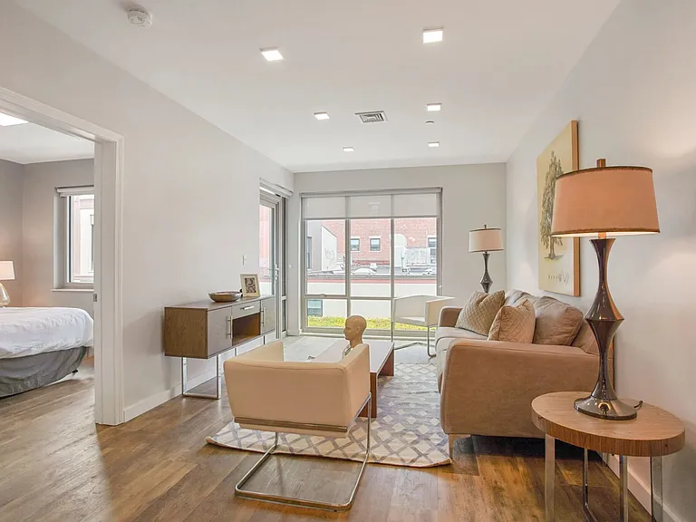 10 Essex — Photo 16