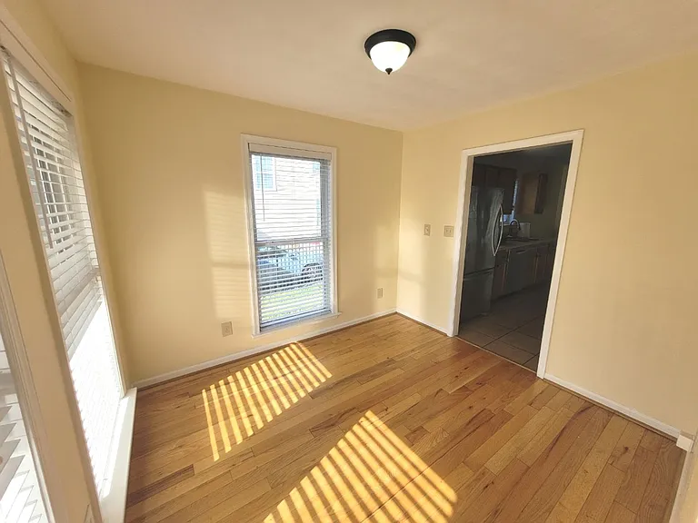 608 W 34th St — Photo 13