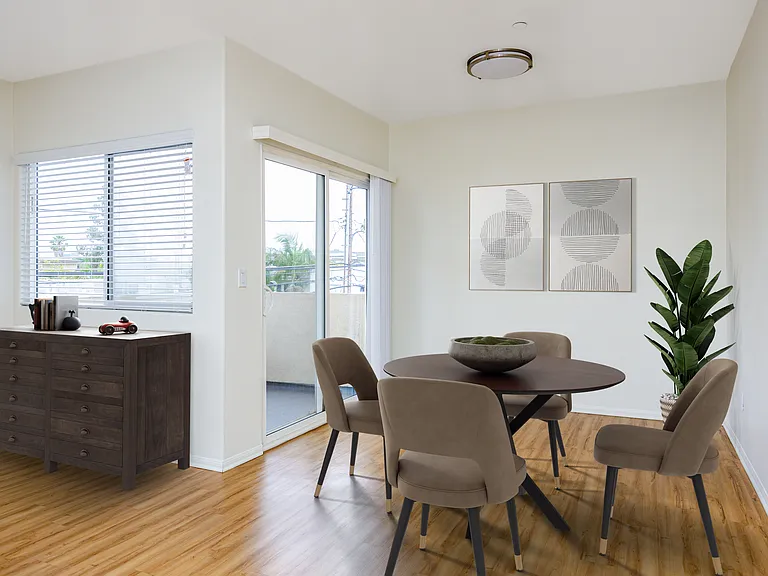 Vinton Court Apartments — Photo 13