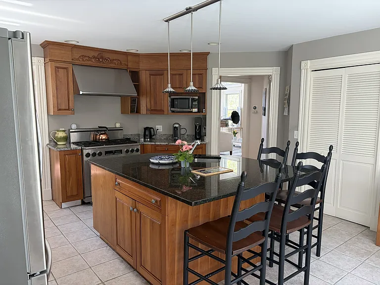 100 Gondola Ave — Photo 4
