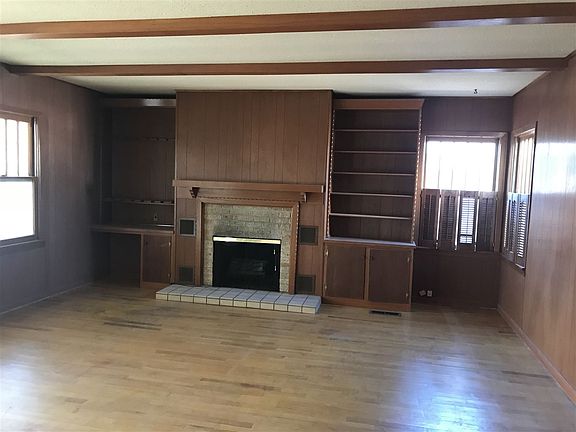 2nd image of 221 W Cherry Ave