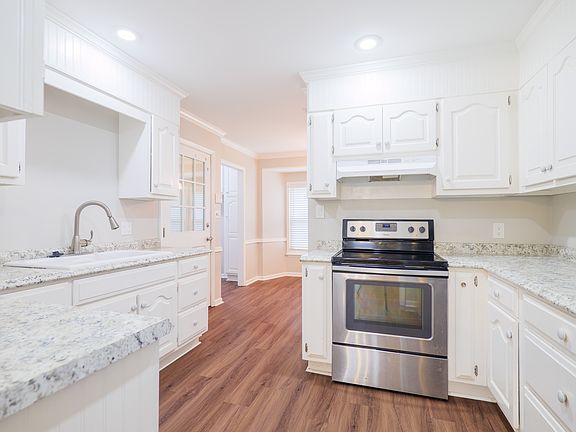 2nd image of 2705 Clayton Dr