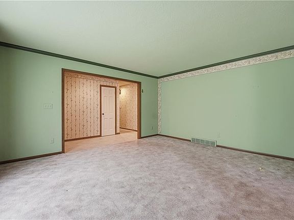 4th image of 4320 S Dover Ave