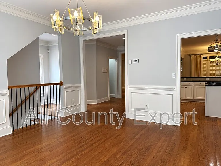 871 Lenox Ct NE — Photo 7