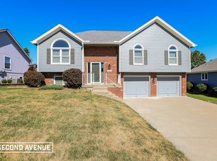1816 Beagle Ct, Liberty, MO 64068