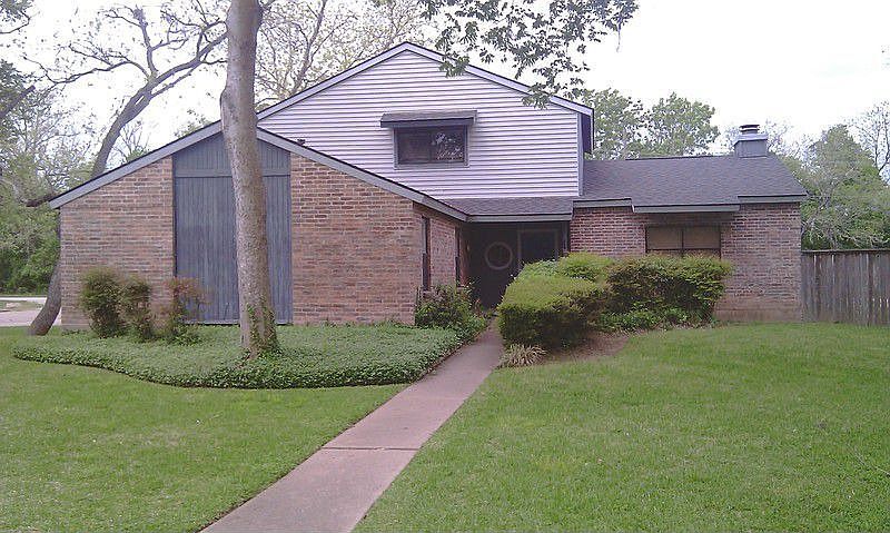 1st image of 2201 N Belmont Dr