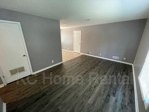5th image of 7803 E 107th St