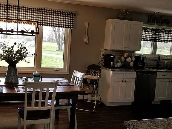 4th image of 1156 E Creekside Ct