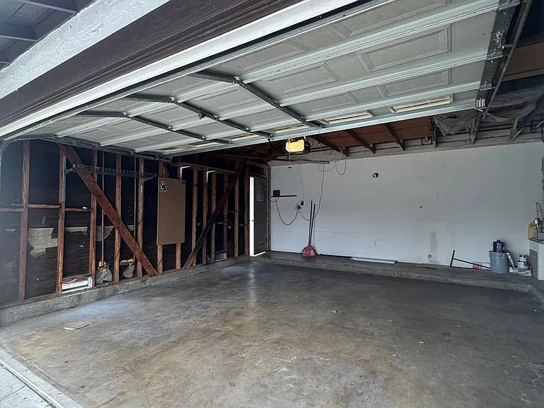 2210 & 2212 E Avalon Ave — Photo 2