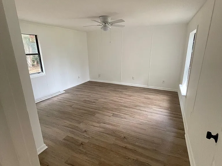 2302 Mitchell Pl — Photo 4