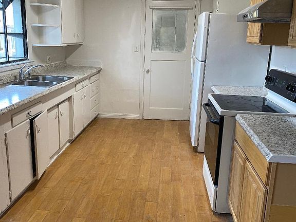 4th image of 1615 Noia Ave